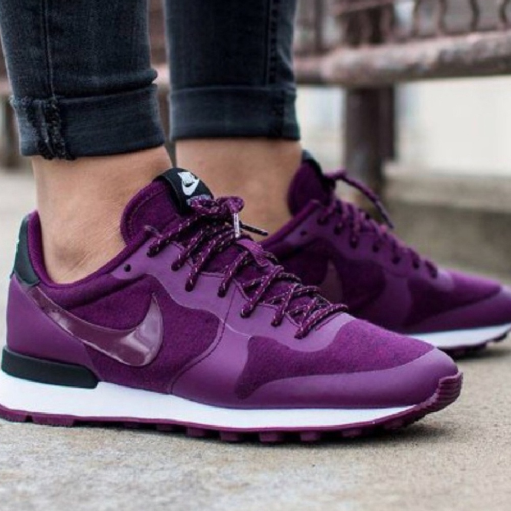 Nike Tennis Shoes